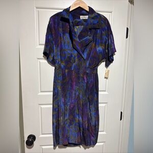 Vintage silk dress 8 brand new with original tags. Shoulder pads. Collared